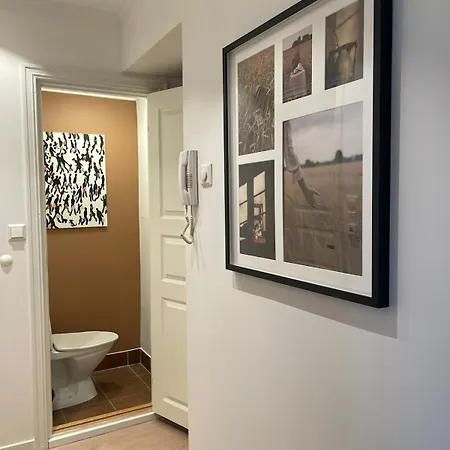 Quiet Apartment, Trendy Gruenerlokka