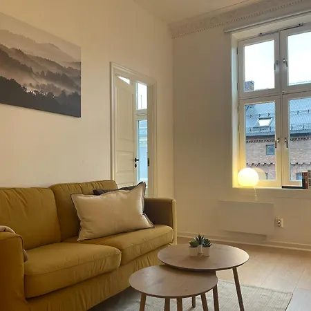 Quiet Apartment, Trendy Gruenerlokka