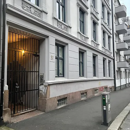 Quiet Apartment, Trendy Gruenerlokka