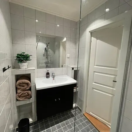 Leilighet Quiet Apartment, Trendy Gruenerlokka