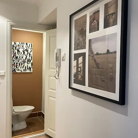 Quiet Apartment, Trendy Gruenerlokka