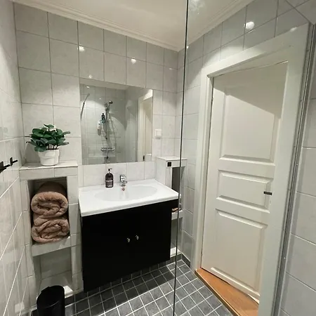 Leilighet Quiet Apartment, Trendy Gruenerlokka