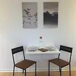 Quiet Apartment, Trendy Gruenerlokka Apartman *