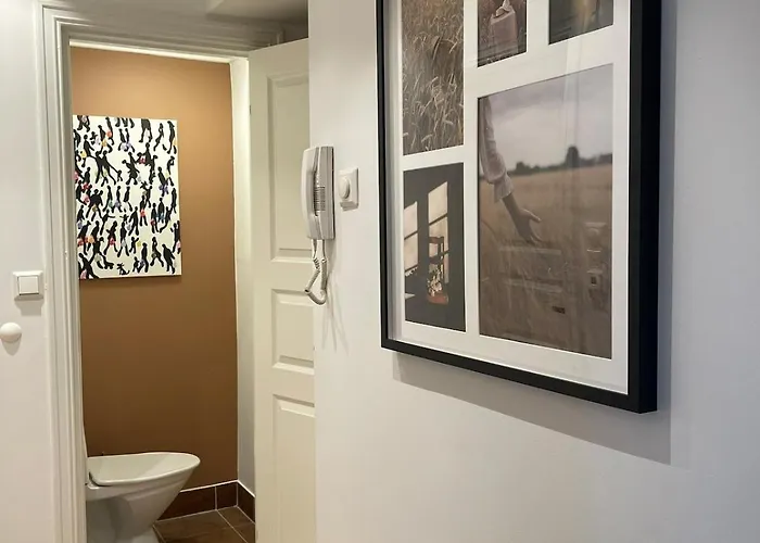 Quiet Apartment, Trendy Gruenerlokka