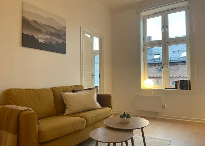 Quiet Apartment, Trendy Gruenerlokka